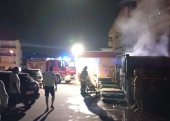 Ad Amantea incendio in un deposito di cartoni vuoti