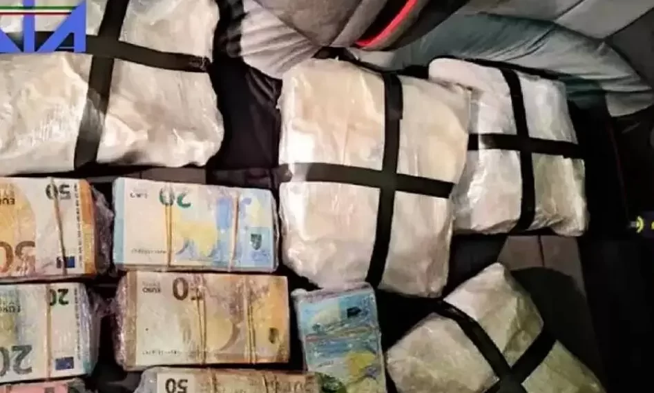 Operazione antidroga della DIA "Whisper": 23 arresti. La "roba" partiva anche da Vibo Valentia 1 Operazione antidroga della DIA “Whisper”: 23 arresti. La “roba” partiva anche da Vibo Valentia