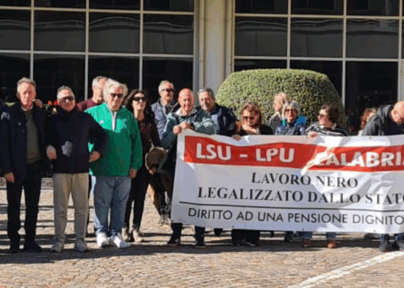 Ex Lsu e Lpu, Cgil indice la mobilitazione: “Stabilizzati ma senza dignità economica e contrattuale” 1 Ex Lsu e Lpu, Cgil indice la mobilitazione: “Stabilizzati ma senza dignità economica e contrattuale”