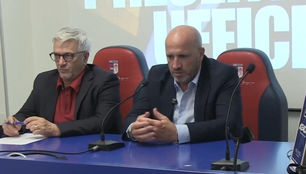 Calcio, la Vibonese presenta il nuovo allenatore: è Salvatore Marra (VIDEO) 3 maglia e marra