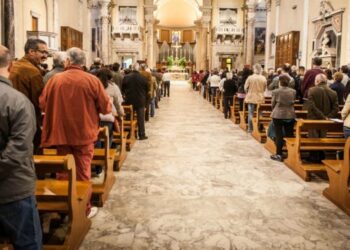 Quando i segni conducono alla fede: il mistero del “riposo nello Spirito” e la forza della conversione
