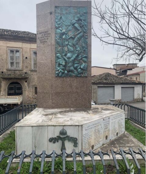 S. Gregorio d’Ippona, dura risposta del sindaco al consigliere Lo Muto: La memoria dei Caduti non si usa per fare propaganda