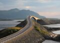 Atlantic Ocean Road, la strada che sfida il mare tra strade che salgono verso il cielo… e poi altre che scelgono il mare