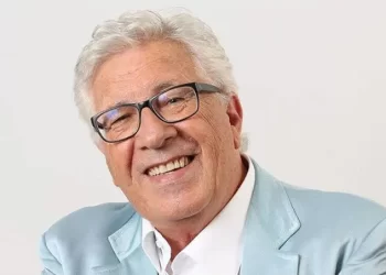 Addio Peppino Di Capri, colonna sonora di una generazione che non smetterà di brindare alla vita