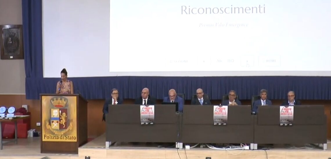 Vibo Valentia, l'Ordine de Medici celebra il passaggio di testimone: giuramento per i nuovi iscritti, medaglia per i veterani (VIDEO) 1 Vibo Valentia, l’Ordine de Medici celebra il passaggio di testimone: giuramento per i nuovi iscritti, medaglia per i veterani (VIDEO)