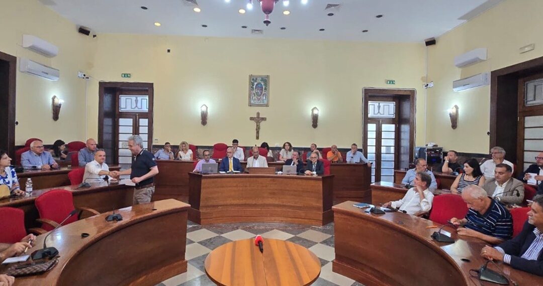 Sanità vibonese, la Conferenza dei sindaci accende i riflettori sul 118. Ma le risposte non possono più attendere 1 Sanità vibonese, la Conferenza dei sindaci accende i riflettori sul 118. Ma le risposte non possono più attendere
