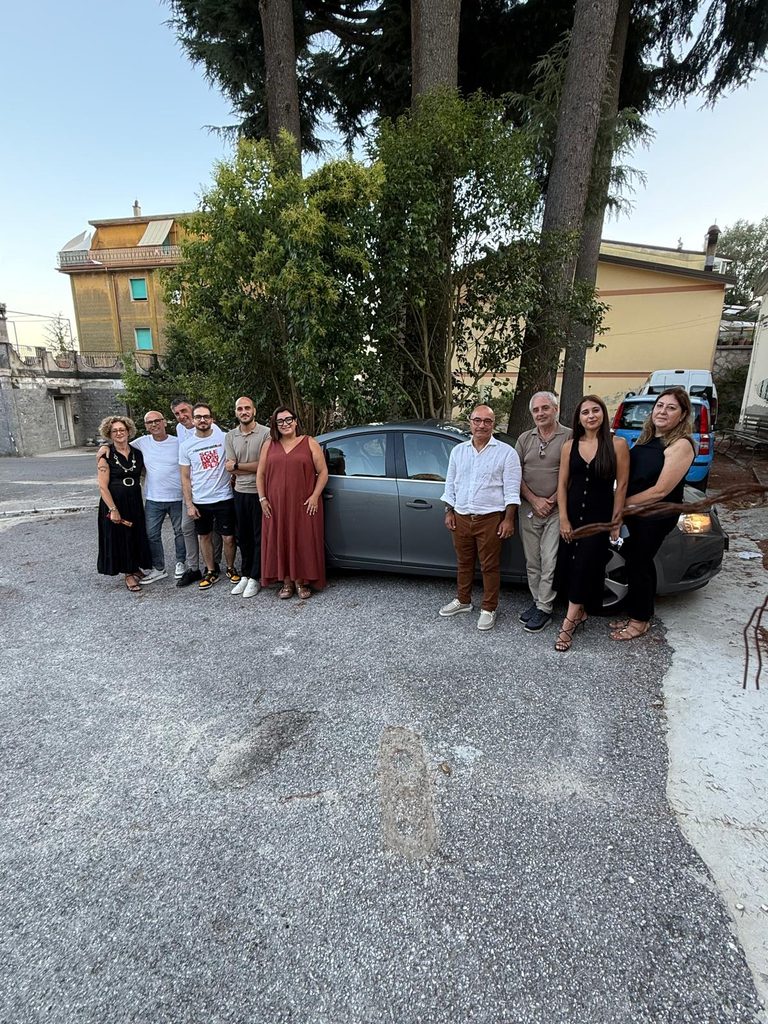 Jonadi, donata ad AISM l’auto comunale destinata agli organi istituzionali 2 1 3 768x1024 1