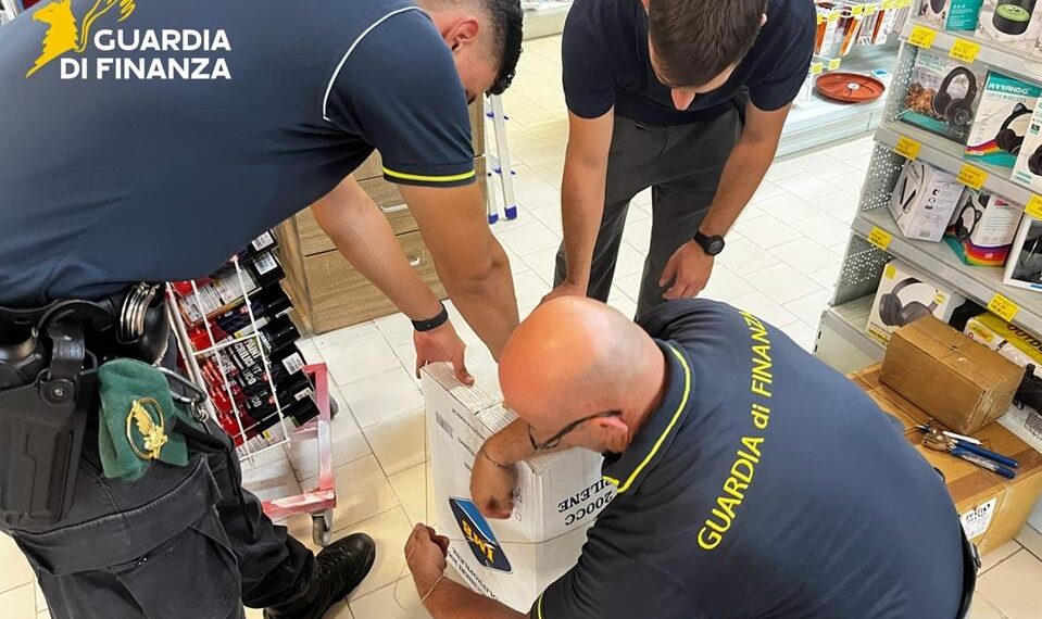 Operazione Estate Sicura: controlli della Guardia di Finanza di Cosenza sulla costa jonica 1 Operazione Estate Sicura: controlli della Guardia di Finanza di Cosenza sulla costa jonica
