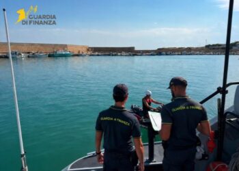 Controlli della Guardia di Finanza e dei Carabinieri sul litorale di Steccato di Cutro