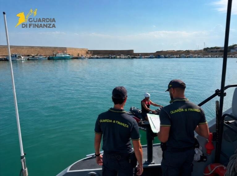Controlli della Guardia di Finanza e dei Carabinieri sul litorale di Steccato di Cutro 1 Controlli della Guardia di Finanza e dei Carabinieri sul litorale di Steccato di Cutro
