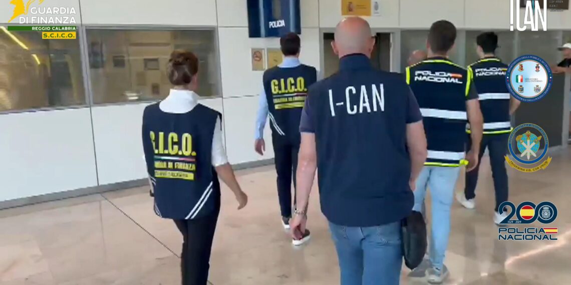 Estradato in Italia, Domenico Paviglianiti, latitante dal 2022 (VIDEO) 1 Estradato in Italia, Domenico Paviglianiti, latitante dal 2022 (VIDEO)