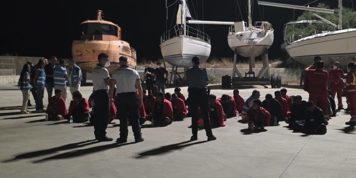 Nuovo sbarco di migranti a Roccella Jonica (VIDEO) 1 Nuovo sbarco di migranti a Roccella Jonica (VIDEO)