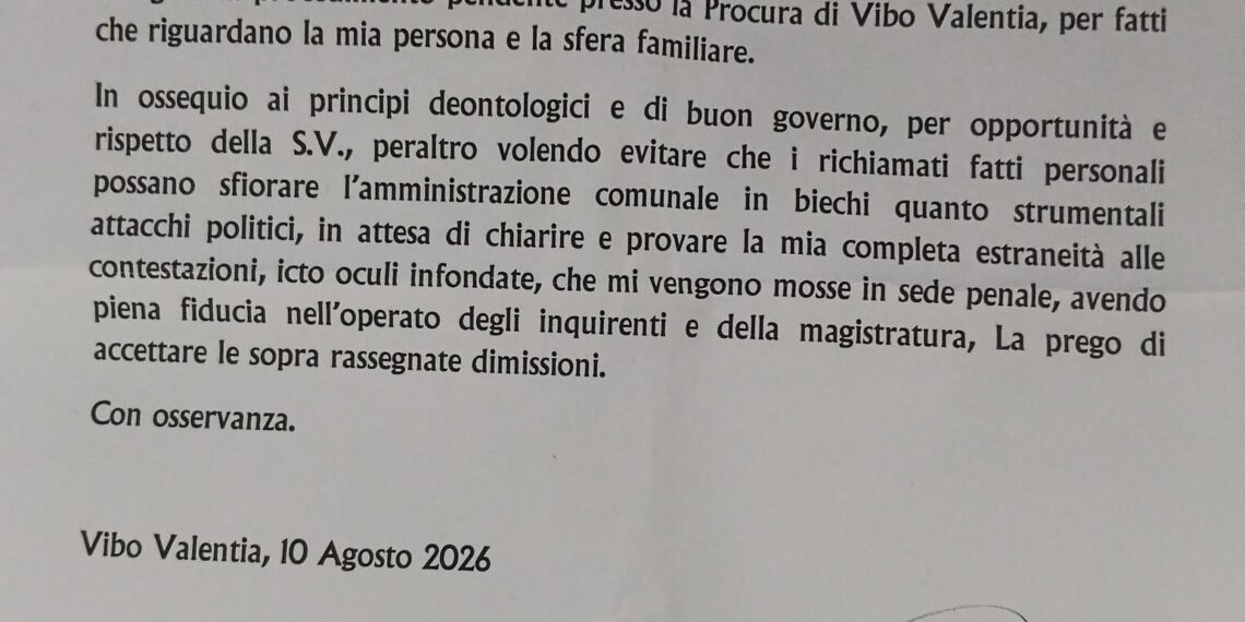 Le dimissioni di Menniti. Innocente fino a prova contraria, ma il sindaco resta politicamente responsabile