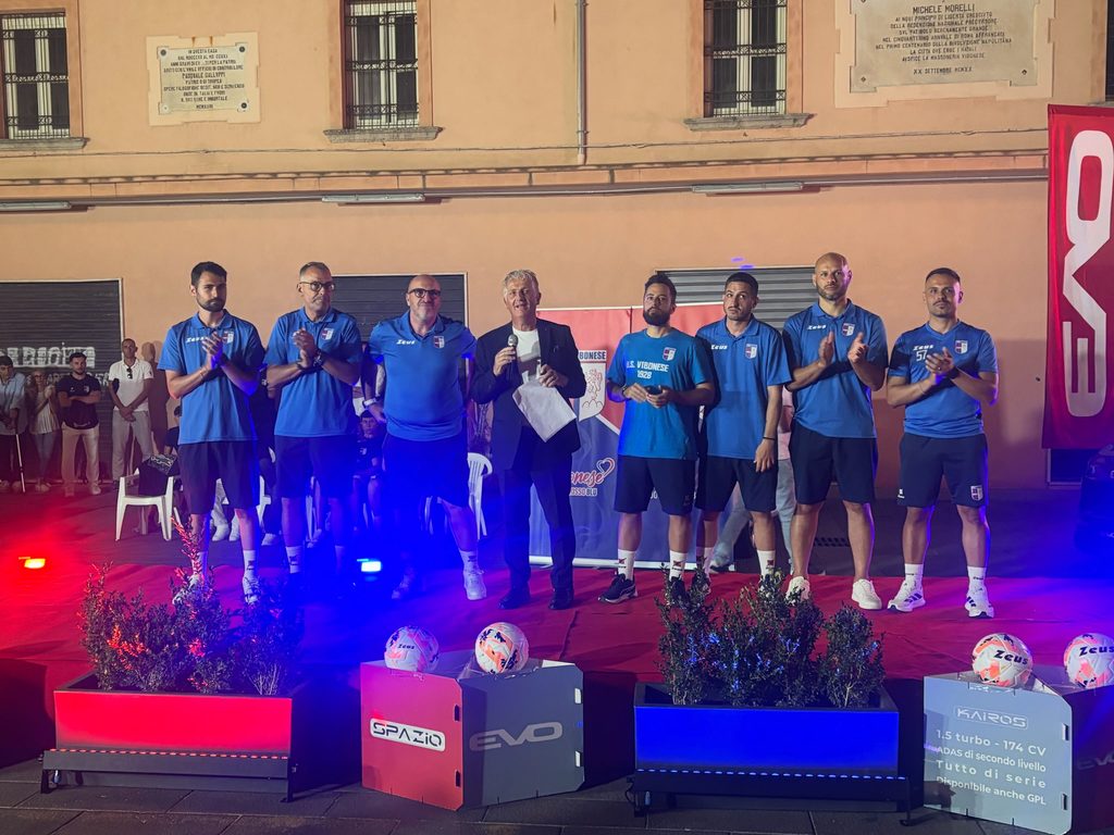 Calcio, la Vibonese si presenta alla città e Piazza Diaz si tinge di rossoblù (VIDEO) 7 774645337 18096606605388678 5226022673431253646 n
