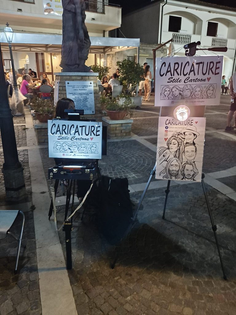 Un successo il XIX Tamburello Festival di Zambrone. Una serata nel segno di Angela, tra musica, memoria e comunità 7 Caricature 768x1024 1