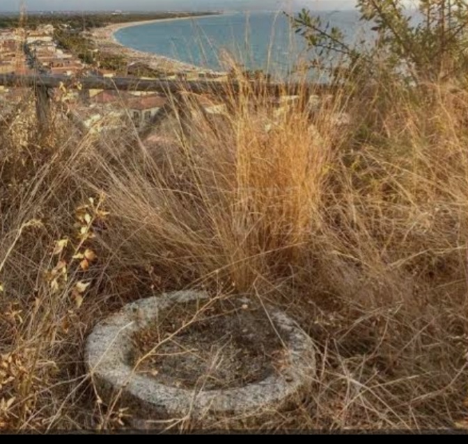 Nicotera, l’allarme di Opposizione Civica a Ferragosto: «La città è uno spettro, chiusa per bancarotta» 4 Cava greco romana