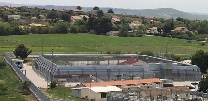 La Polizia di Catanzaro individua un cittadino straniero irregolare e lo manda al CPR di Caltanissetta 1 La Polizia di Catanzaro individua un cittadino straniero irregolare e lo manda al CPR di Caltanissetta