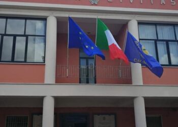 Mileto si ferma davanti alla tragedia del B&B: il sindaco proclama il lutto cittadino. Iniziative civili sospese fino a domenica