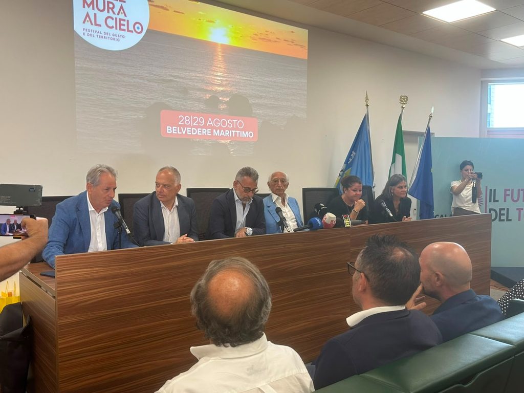 Presentato alla Cittadella Regionale "Dalle Mura al Cielo – Storie Prelibate": il 28 e 29 agosto a Belvedere Marittimo 5 DALLEMURAALCIELO 250826 11