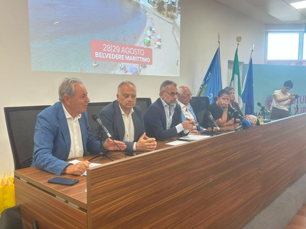 Presentato alla Cittadella Regionale "Dalle Mura al Cielo – Storie Prelibate": il 28 e 29 agosto a Belvedere Marittimo 3 DALLEMURAALCIELO 250826 3