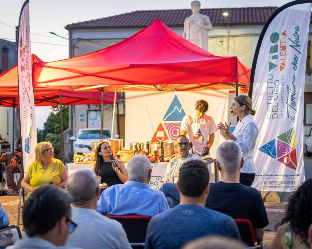 Nel suo primo evento pubblico il Distretto del Cibo di Vibo Valentia celebra la ‘Nduja di Spilinga: simbolo della Calabria del mondo 2 Distretto del Cibo Spilinga