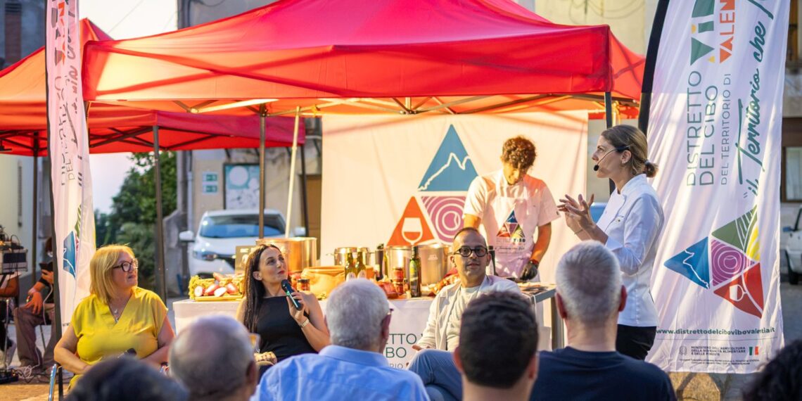 Nel suo primo evento pubblico il Distretto del Cibo di Vibo Valentia celebra la ‘Nduja di Spilinga: simbolo della Calabria del mondo 1 Nel suo primo evento pubblico il Distretto del Cibo di Vibo Valentia celebra la ‘Nduja di Spilinga: simbolo della Calabria del mondo