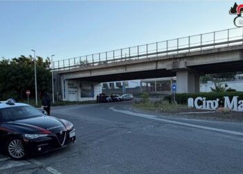 Non si ferma all’alt dei Carabinieri e tenta di speronare l’auto della pattuglia dopo un inseguimento sulla SS 106