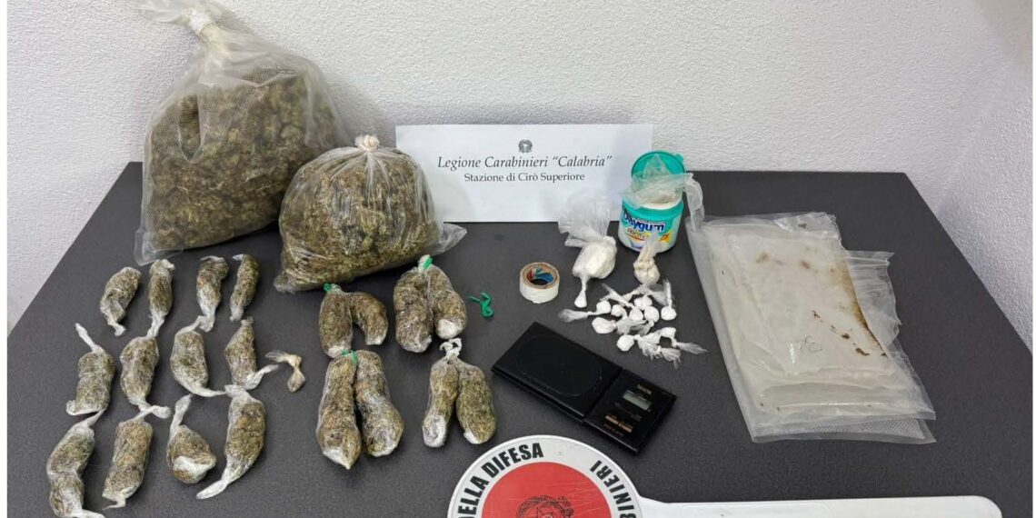 I Carabinieri di Cirò sequestrano cocaina e marijuana in un immobile abbandonato 1 I Carabinieri di Cirò sequestrano cocaina e marijuana in un immobile abbandonato
