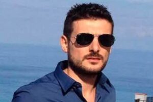 Non ce l’ha fatta Gabriele Alviano: il motociclista di 42 anni è morto dopo lo schianto sulla ex Statale 522