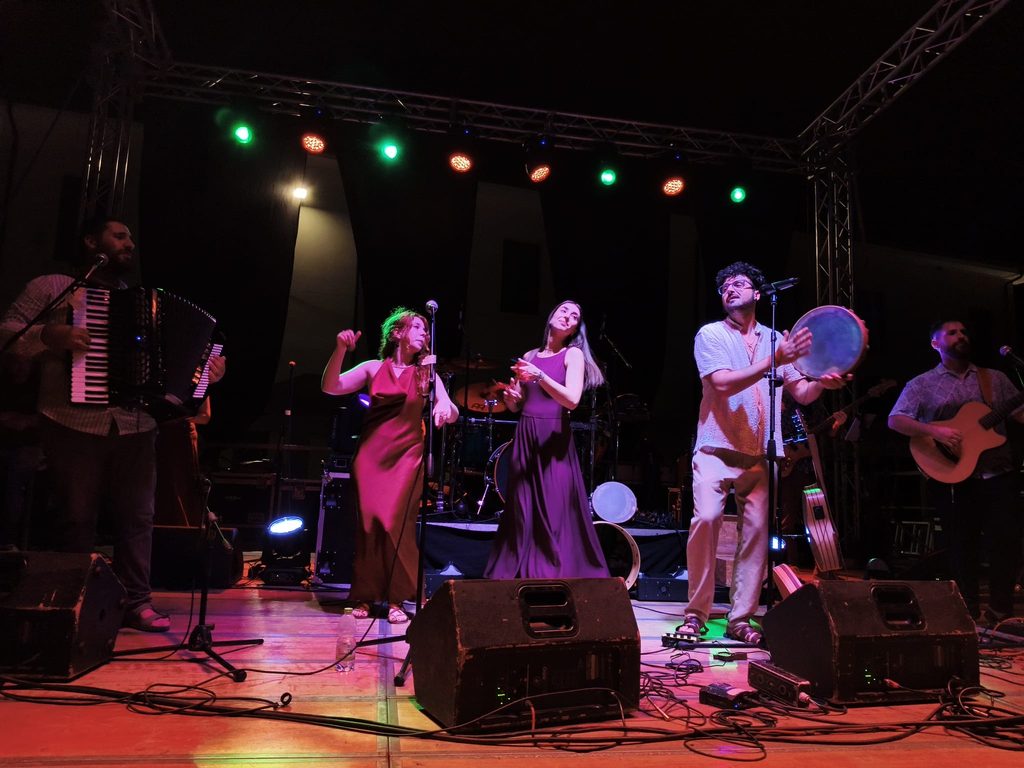 Un successo il XIX Tamburello Festival di Zambrone. Una serata nel segno di Angela, tra musica, memoria e comunità 5 I Trillanti