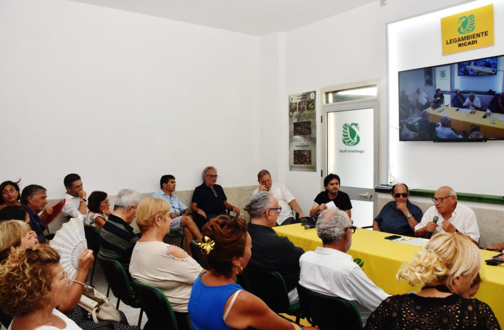 Presentato presso la sede del Circolo Legambiente Ricadi l’ultimo libro di Michele Furchì 7 IMG 20260813 WA0072