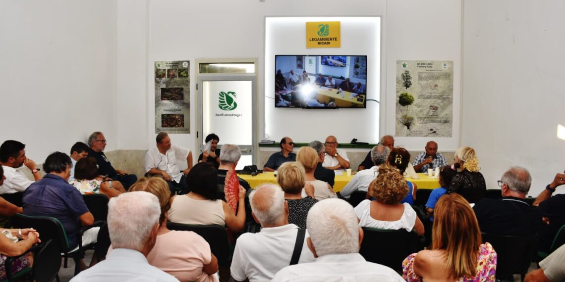 Presentato presso la sede del Circolo Legambiente Ricadi l’ultimo libro di Michele Furchì 1 Presentato presso la sede del Circolo Legambiente Ricadi l’ultimo libro di Michele Furchì