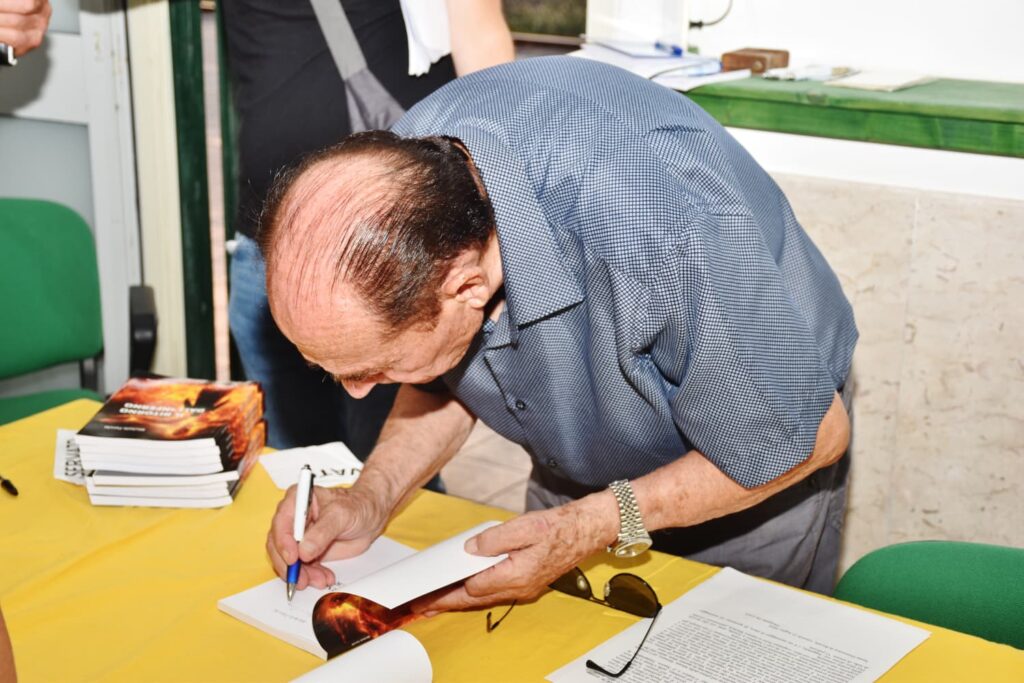 Presentato presso la sede del Circolo Legambiente Ricadi l’ultimo libro di Michele Furchì 5 IMG 20260813 WA0101