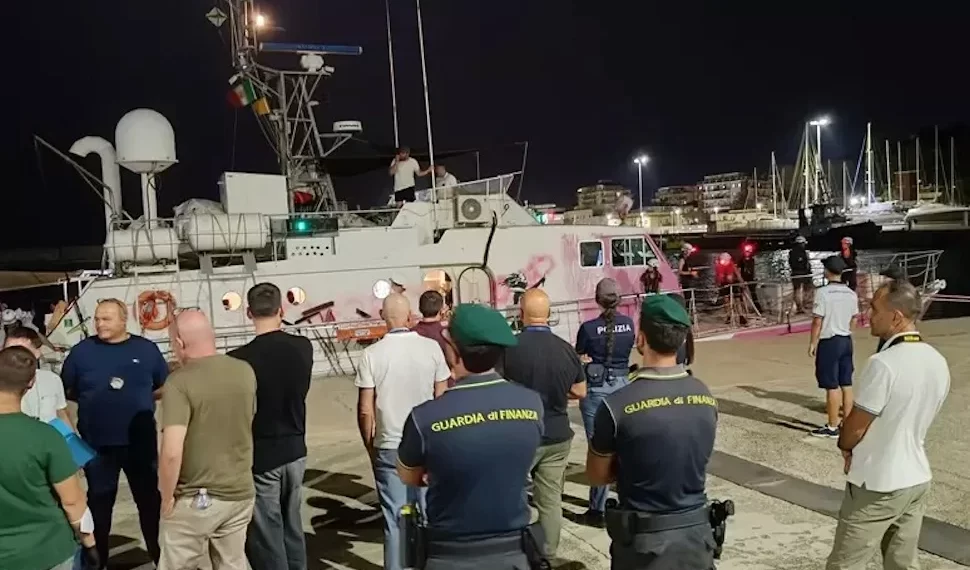 Ancora uno sbarco a Crotone nella notte 1 Ancora uno sbarco a Crotone nella notte