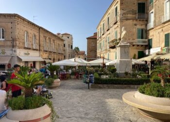 Tropea, dal 14 agosto stop ad alcol da asporto e consumo in strada dopo le 22,30. Il sindaco: decoro e vivibilità responsabilità collettiva