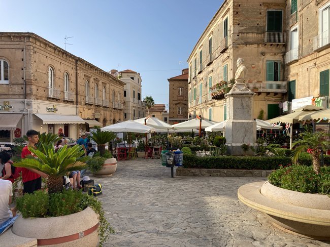 Tropea, dal 14 agosto stop ad alcol da asporto e consumo in strada dopo le 22,30. Il sindaco: decoro e vivibilità responsabilità collettiva 1 Tropea, dal 14 agosto stop ad alcol da asporto e consumo in strada dopo le 22,30. Il sindaco: decoro e vivibilità responsabilità collettiva