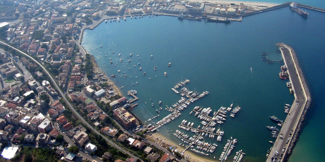 Porto di Vibo Marina, pubblicato il bando per la demolizione dell’ex Civam