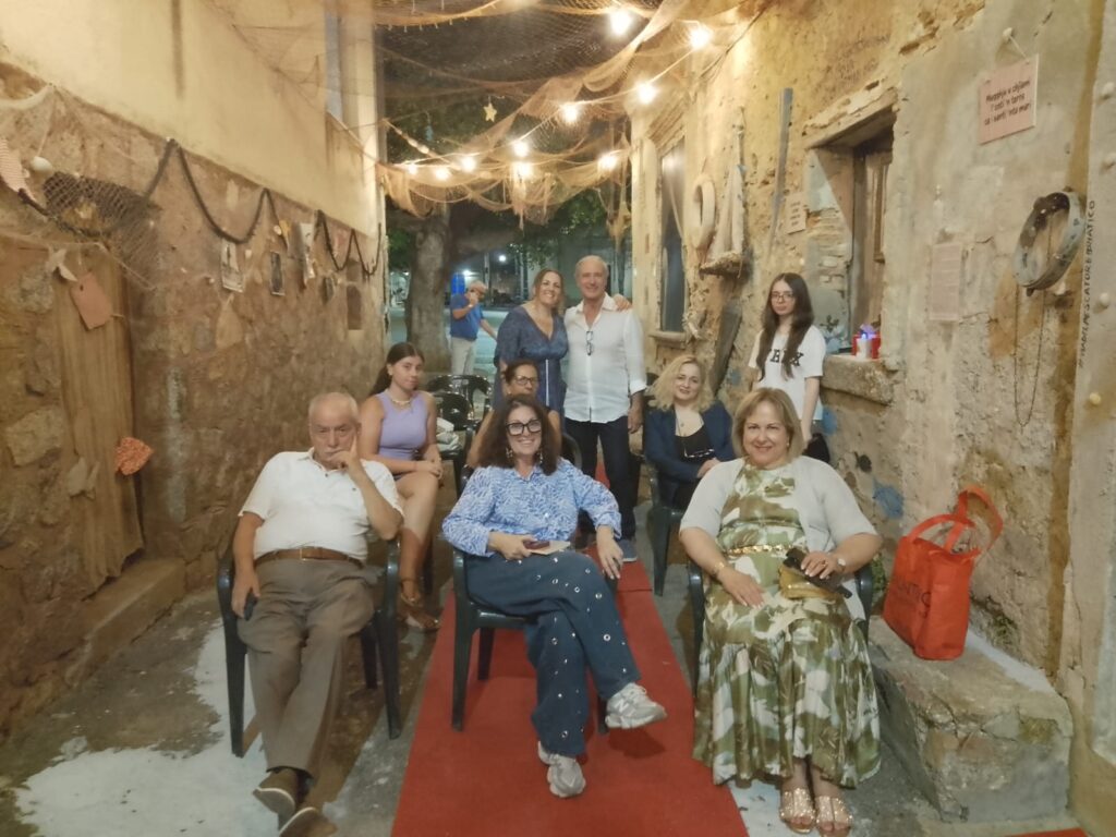 Briatico, la poesia trova casa in Via del Pescatore: emozioni e riflessioni per la presentazione di "Amarsi per Amare" 5 WhatsApp Image 2026 08 01 at 08.39.10 2