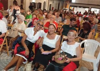 Francavilla Angitola, il Premio “Città del Drago” celebra le eccellenze davanti a una piazza gremita