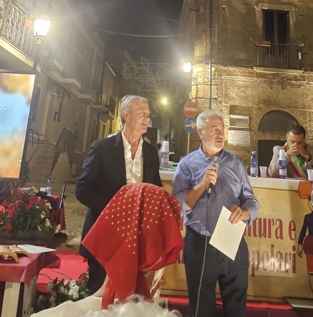 Francavilla Angitola, il Premio "Città del Drago" celebra le eccellenze davanti a una piazza gremita 5 WhatsApp Image 2026 08 04 at 10.50.54