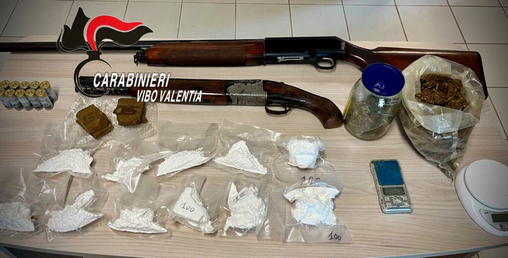 San Gregorio d’Ippona: armi clandestine, munizioni e oltre un chilo di droga nascoste in abitazioni abbandonate 2 WhatsApp Image 2026 08 04 at 17.55.30