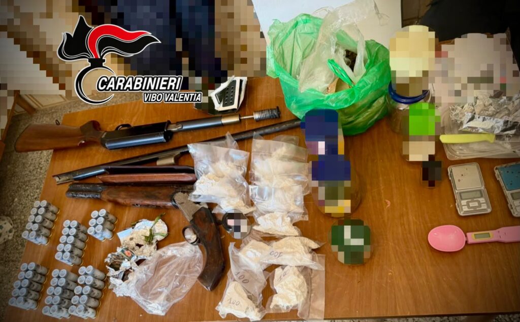 San Gregorio d’Ippona: armi clandestine, munizioni e oltre un chilo di droga nascoste in abitazioni abbandonate 3 WhatsApp Image 2026 08 04 at 17.55.36