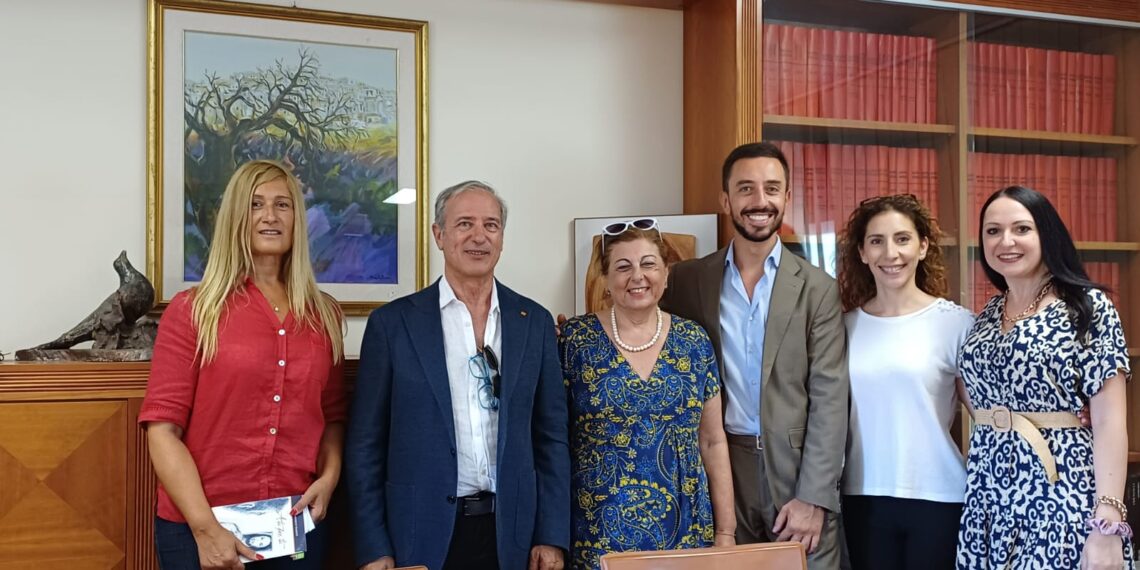 “A tu per tu”, la poesia di Domenico Nardo apre le porte della coscienza nella Casa Circondariale di Vibo Valentia 1 “A tu per tu”, la poesia di Domenico Nardo apre le porte della coscienza nella Casa Circondariale di Vibo Valentia