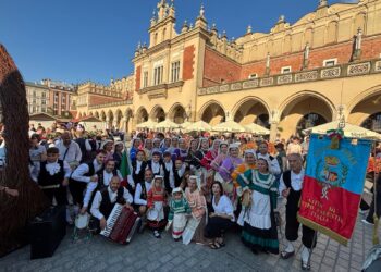 Il Gruppo Folk Città di Vibo Valentia porta la Calabria a Cracovia: tradizione e identità protagoniste in Polonia 5 Il Gruppo Folk Città di Vibo Valentia porta la Calabria a Cracovia: tradizione e identità protagoniste in Polonia