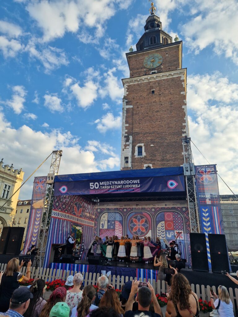 Il Gruppo Folk Città di Vibo Valentia porta la Calabria a Cracovia: tradizione e identità protagoniste in Polonia 3 WhatsApp Image 2026 08 08 at 21.55.26