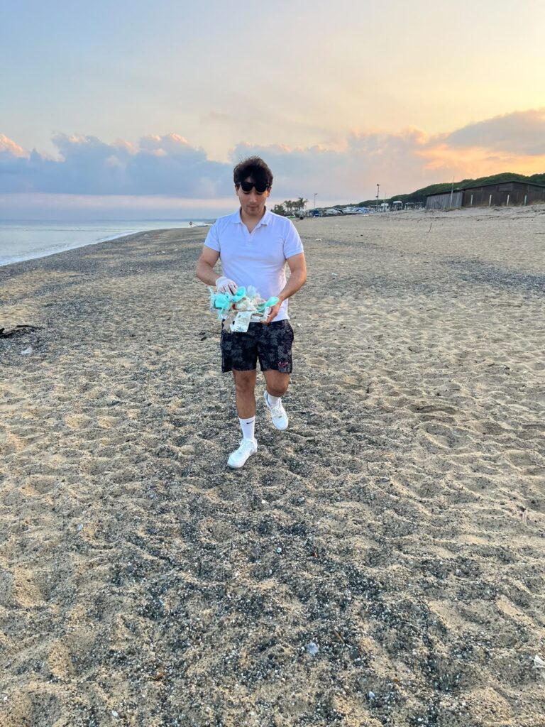 Fatti, non parole: i ragazzi del Leo Club di Vibo Valentia ripuliscono la spiaggia di Colamaio 5 WhatsApp Image 2026 08 12 at 10.40.22