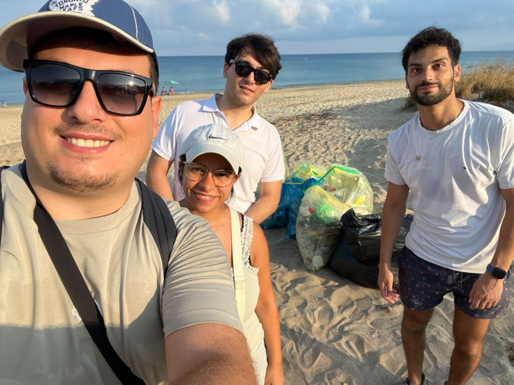Fatti, non parole: i ragazzi del Leo Club di Vibo Valentia ripuliscono la spiaggia di Colamaio 6 WhatsApp Image 2026 08 12 at 10.40.23