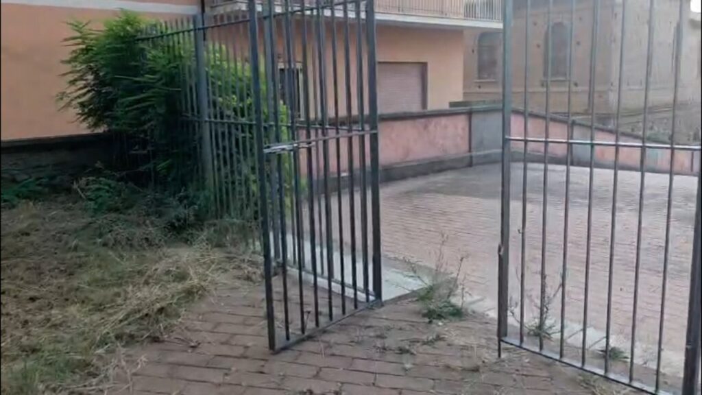 Palazzo Gagliardi, il simbolo dimenticato: quando l’incuria diventa una ferita alla città (VIDEO) 2 WhatsApp Image 2026 08 18 at 13.16.39