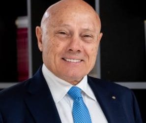 Natale Callipari ambasciatore delle radici istituisce e consegna le borse di studio ai ragazzi più meritevoli in memoria dei suoi genitori