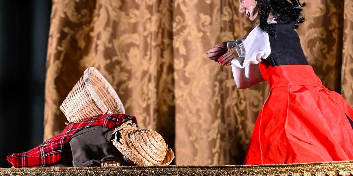 A Capo Arte Teatro Festival i burattini di Angelo Gallo con Zampalesta e lo Zzicrapu. Penultimo appuntamento organizzato da Dracma 1 A Capo Arte Teatro Festival i burattini di Angelo Gallo con Zampalesta e lo Zzicrapu. Penultimo appuntamento organizzato da Dracma